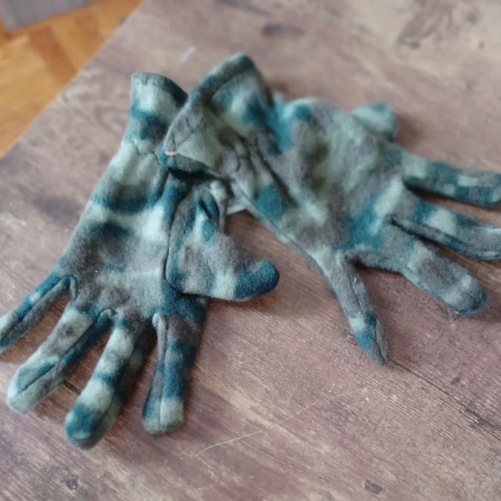 Kids fleece camo gloves